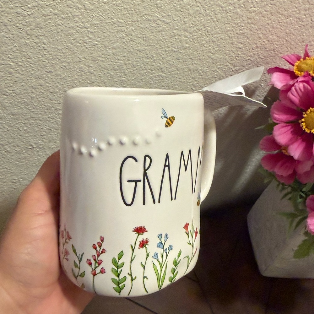 Rae Dunn White Ceramic Mug with Floral & Bee 🐝 Pattern- GRAMMY- NWT - Picture 7 of 8